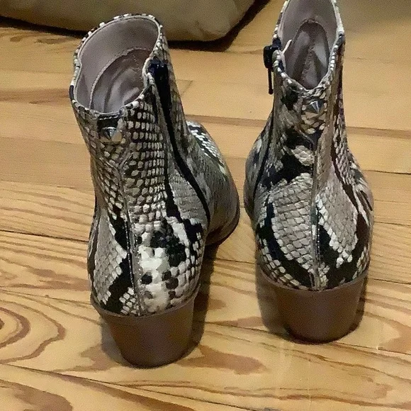 Aldo Snake Skin Boots - Picture 2 of 3